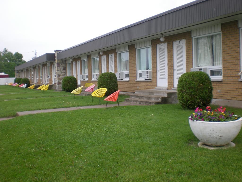 Motel Vaudreuil Esterno foto